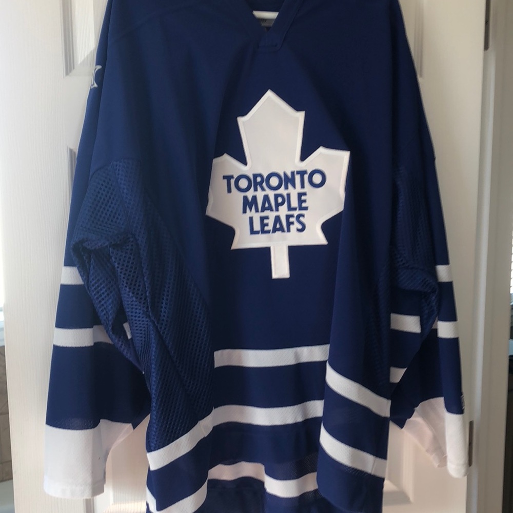 Toronto maple leafs jersey